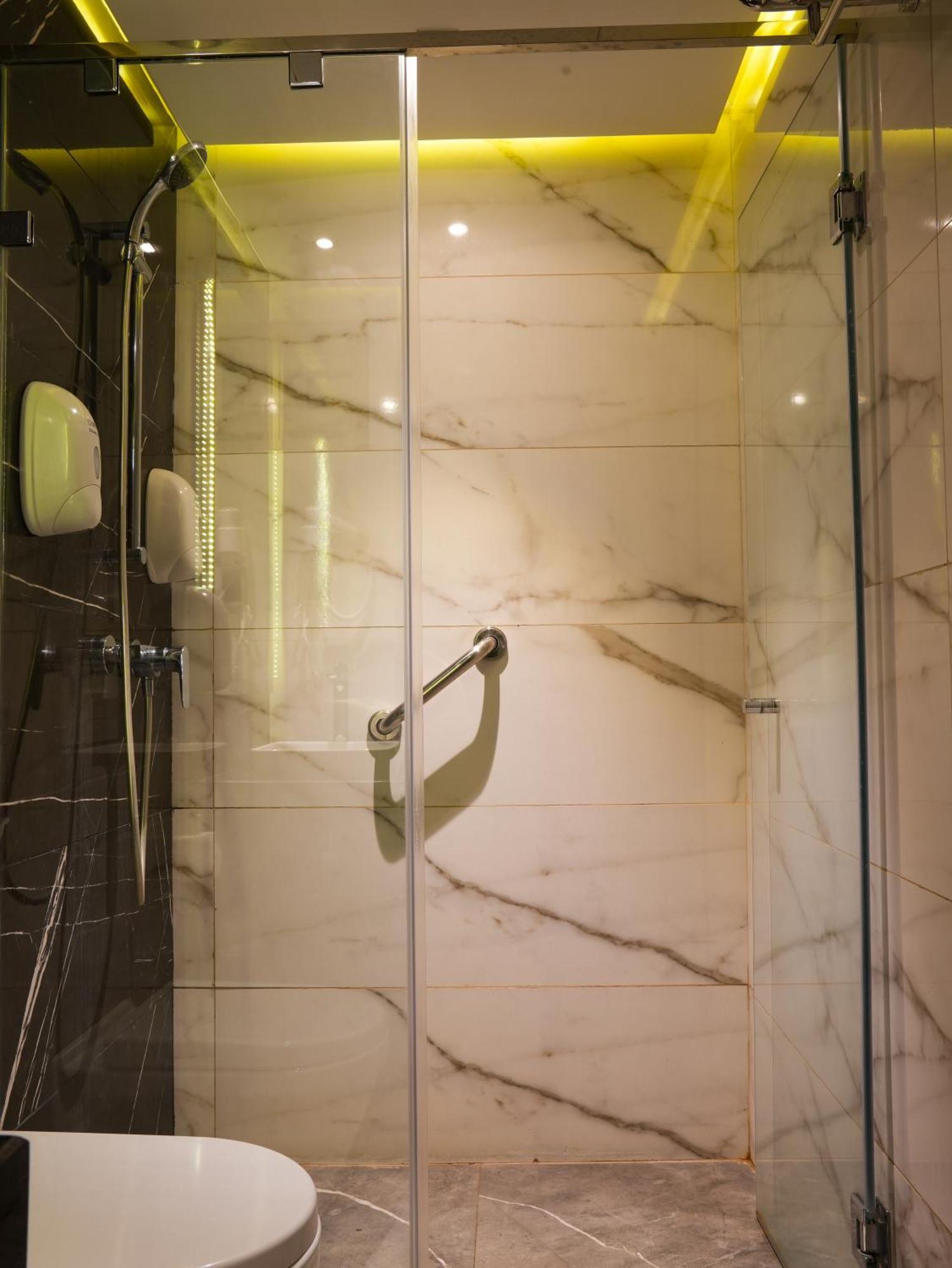 First Suites Hotel Rabat Bagian luar foto