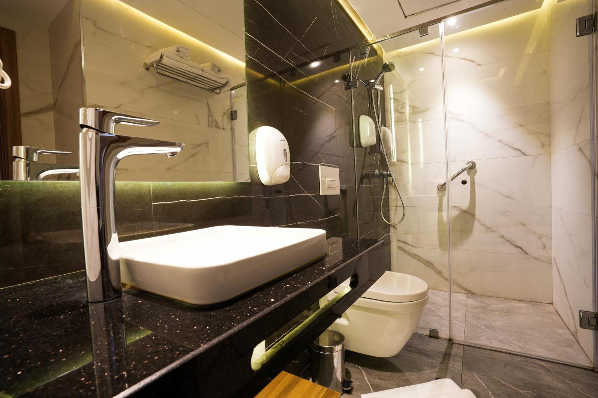First Suites Hotel Rabat Bagian luar foto